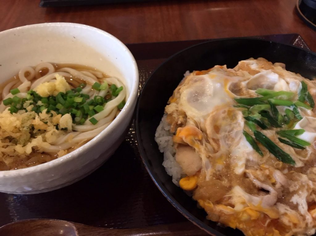 小麦屋の親子丼定食